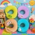 Almohada De Viaje Infantil capybara arco iris
