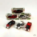 Auto Clásico de Metal 1:32 con Luz y Puertas Abatibles